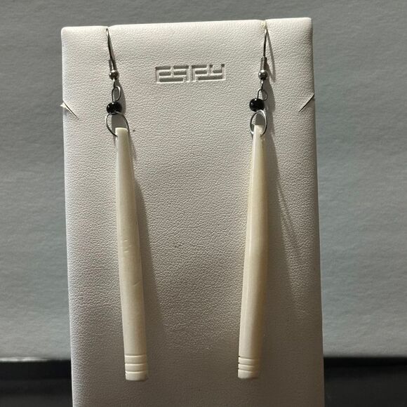 NWOT African Bone Dangling Round Carved Earrings - Picture 1 of 5